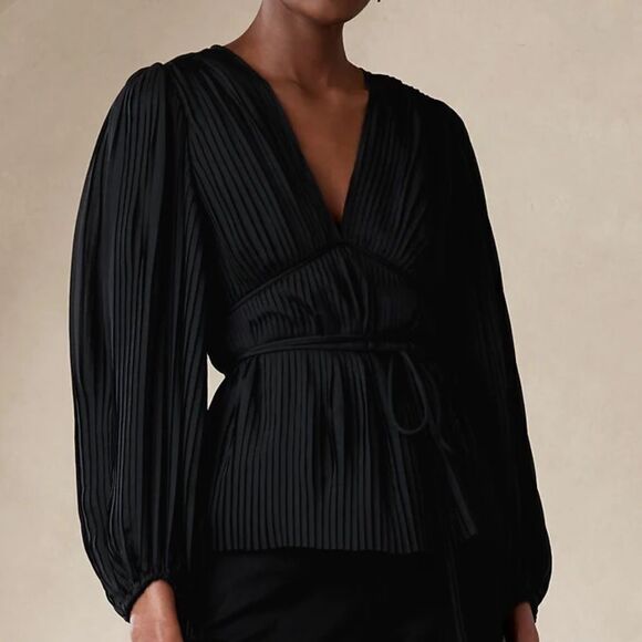 NWT Banana Republic Black M PLEATED BLOUSE - Picture 1 of 11